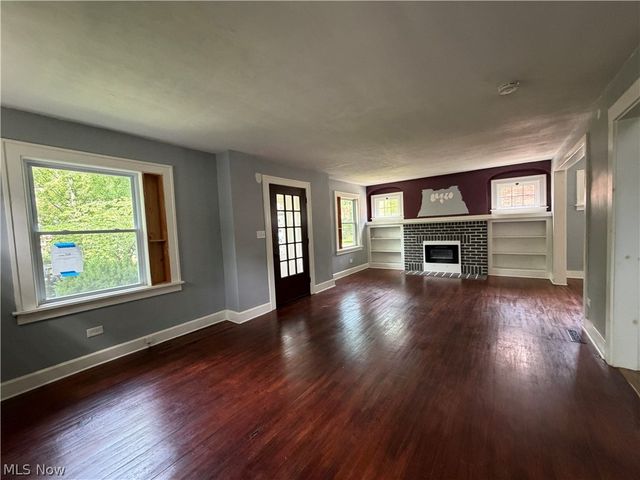 951 Roanoke Road, Cleveland Heights, OH 44121