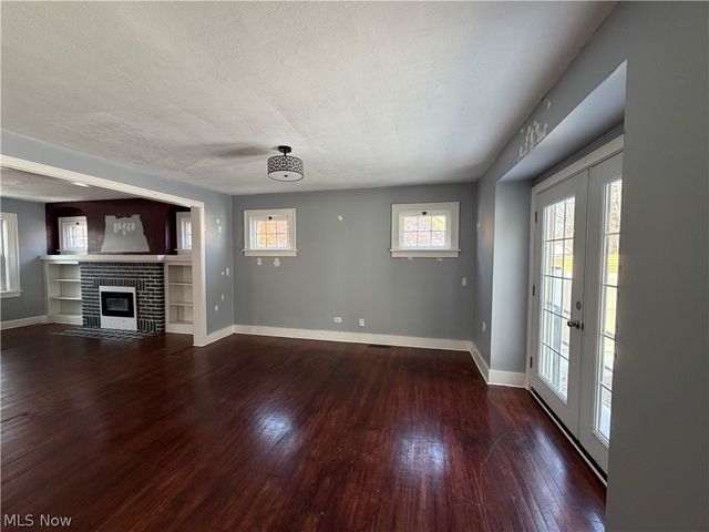 951 Roanoke Road, Cleveland Heights, OH 44121