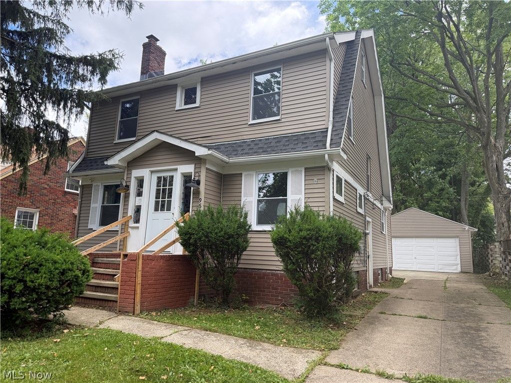 951 Roanoke Road, Cleveland Heights, OH 44121