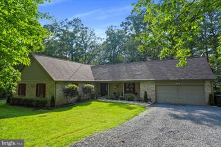 9387 COVENANT HILL LN, Marshall, VA 20115