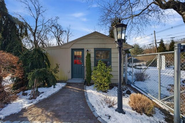 60 Knight Street, Warwick, RI 02886