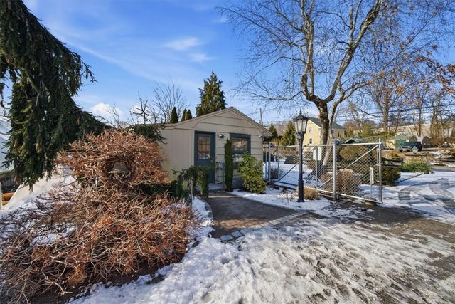 60 Knight Street, Warwick, RI 02886