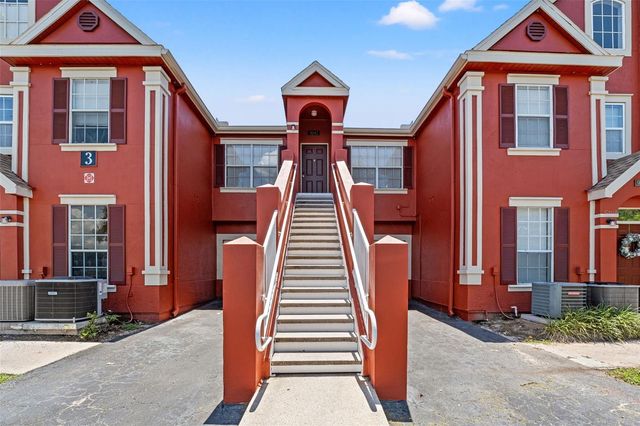 9042 LAKE CHASE ISLAND WAY, Tampa, FL 33626