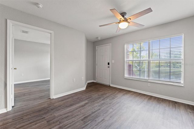 9042 LAKE CHASE ISLAND WAY, Tampa, FL 33626