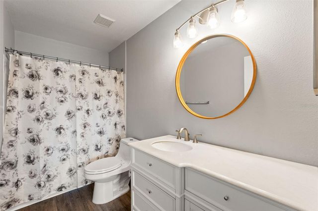 9042 LAKE CHASE ISLAND WAY, Tampa, FL 33626