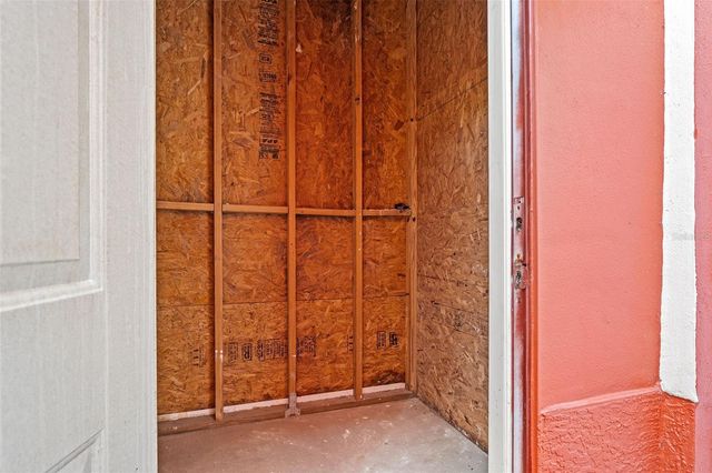 9042 LAKE CHASE ISLAND WAY, Tampa, FL 33626