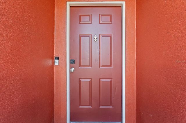 9042 LAKE CHASE ISLAND WAY, Tampa, FL 33626