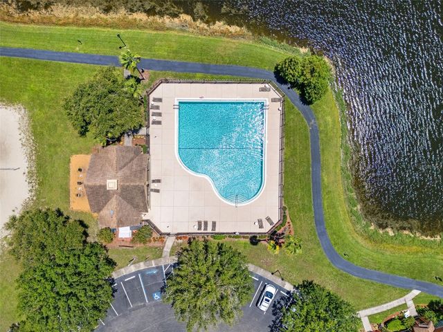 9042 LAKE CHASE ISLAND WAY, Tampa, FL 33626