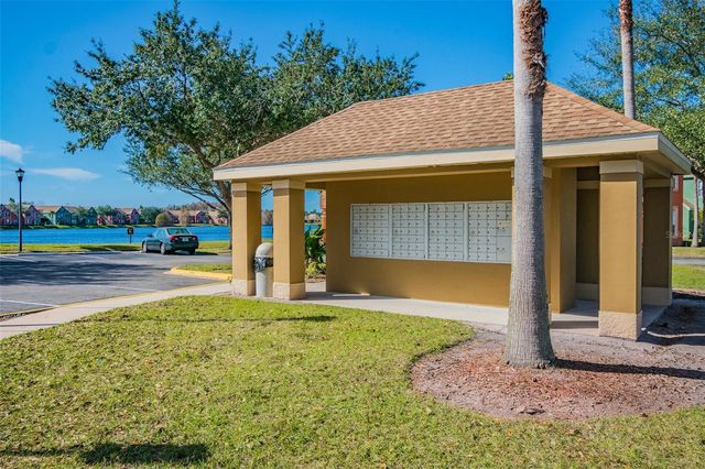 9042 LAKE CHASE ISLAND WAY, Tampa, FL 33626