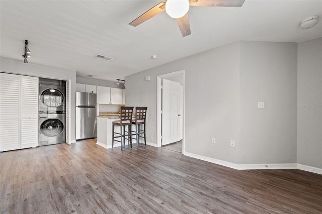 9042 LAKE CHASE ISLAND WAY, Tampa, FL 33626