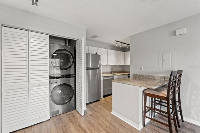 9042 LAKE CHASE ISLAND WAY, Tampa, FL 33626