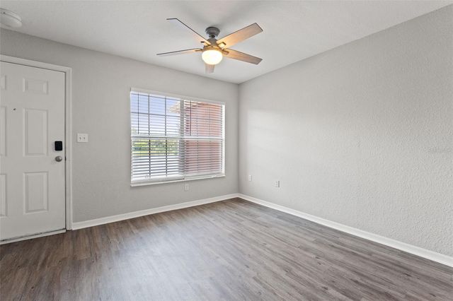 9042 LAKE CHASE ISLAND WAY, Tampa, FL 33626