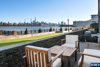 9 Somerset Lane 118, Edgewater, NJ 07020