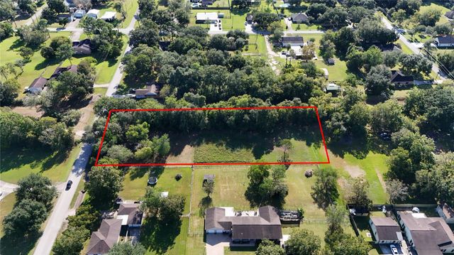 00 1st Street, Santa Fe, TX 77517