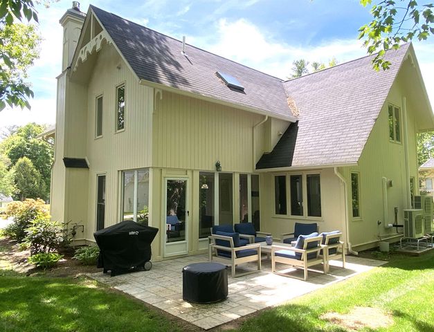 40 Hampton Court, Laconia, NH 03246