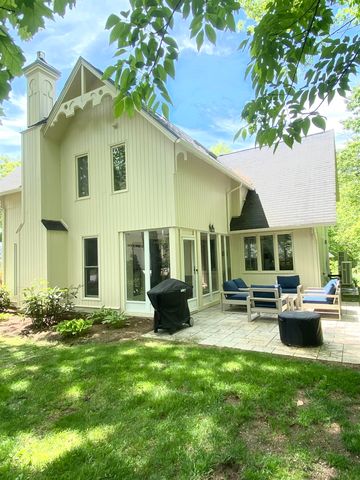40 Hampton Court, Laconia, NH 03246