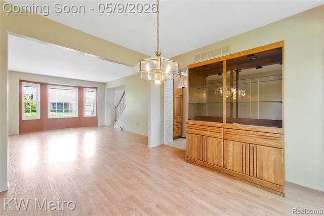 477 Coldiron Drive, Rochester Hills, MI 48307