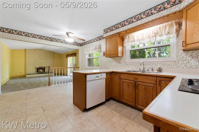 477 Coldiron Drive, Rochester Hills, MI 48307