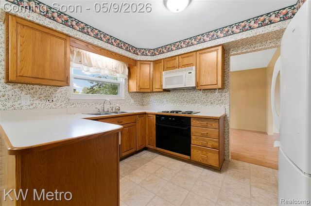 477 Coldiron Drive, Rochester Hills, MI 48307