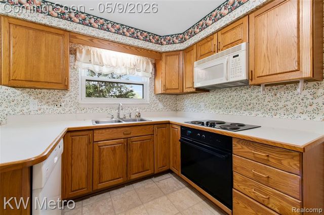 477 Coldiron Drive, Rochester Hills, MI 48307