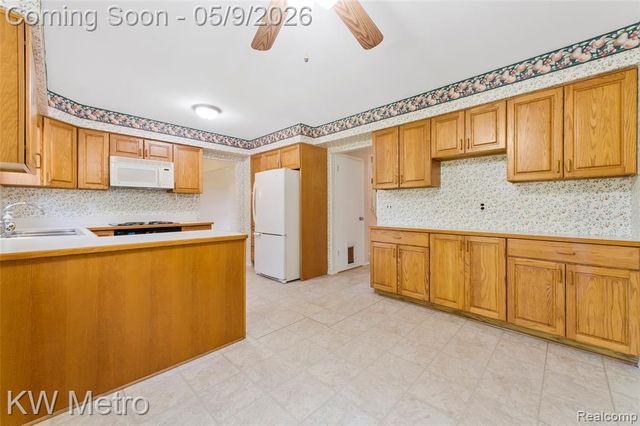 477 Coldiron Drive, Rochester Hills, MI 48307