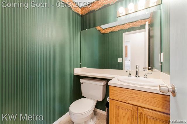 477 Coldiron Drive, Rochester Hills, MI 48307