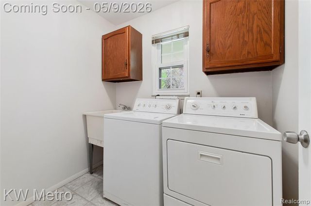 477 Coldiron Drive, Rochester Hills, MI 48307