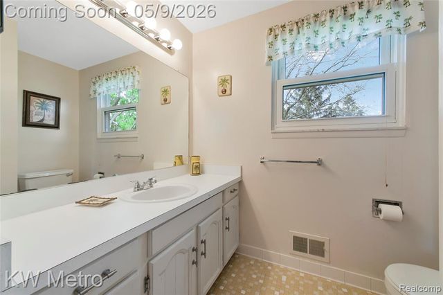 477 Coldiron Drive, Rochester Hills, MI 48307