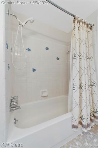 477 Coldiron Drive, Rochester Hills, MI 48307