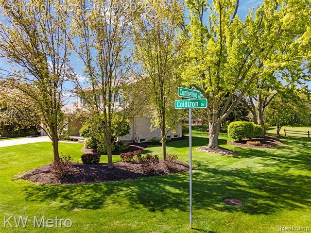 477 Coldiron Drive, Rochester Hills, MI 48307