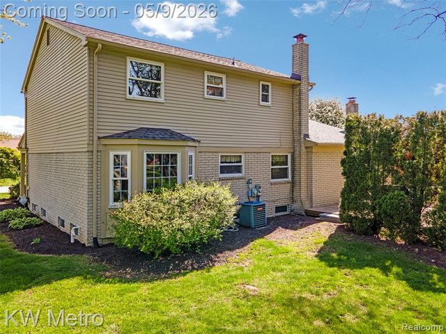 477 Coldiron Drive, Rochester Hills, MI 48307