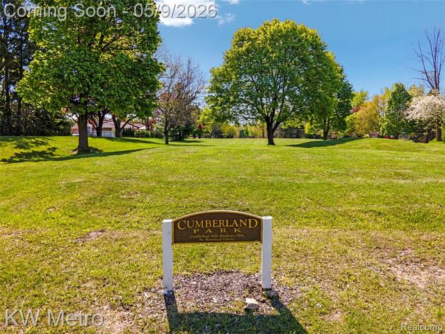 477 Coldiron Drive, Rochester Hills, MI 48307
