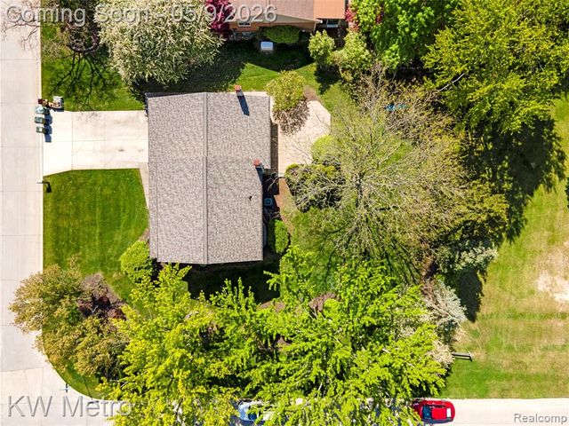 477 Coldiron Drive, Rochester Hills, MI 48307
