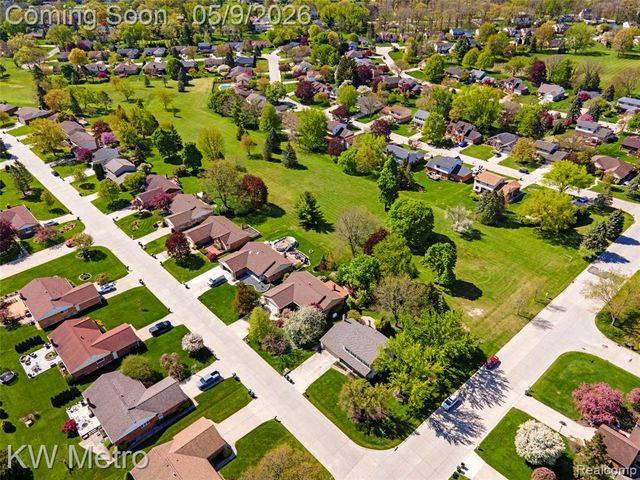 477 Coldiron Drive, Rochester Hills, MI 48307