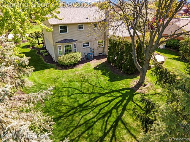 477 Coldiron Drive, Rochester Hills, MI 48307
