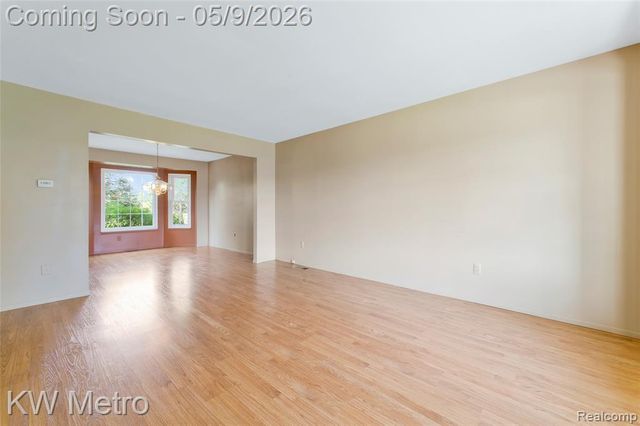 477 Coldiron Drive, Rochester Hills, MI 48307