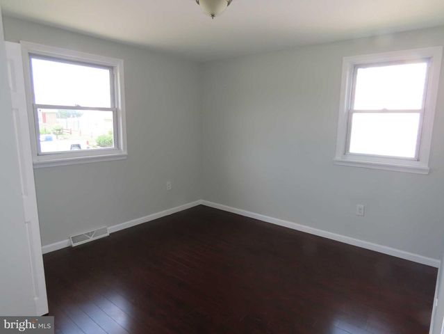 32 PAUL RD, New Castle, DE 19720