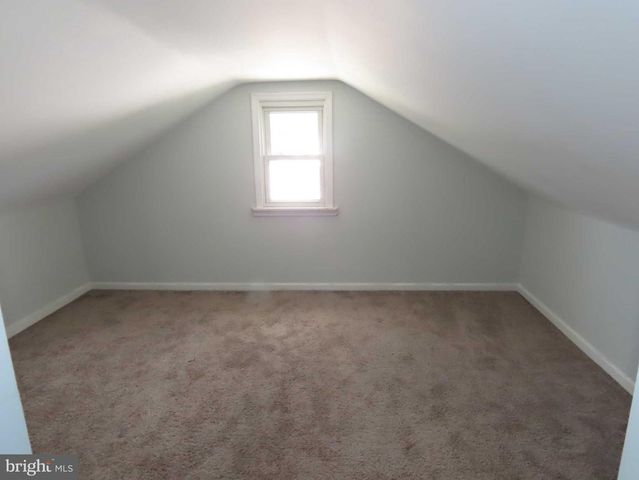 32 PAUL RD, New Castle, DE 19720