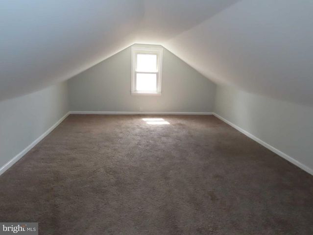 32 PAUL RD, New Castle, DE 19720