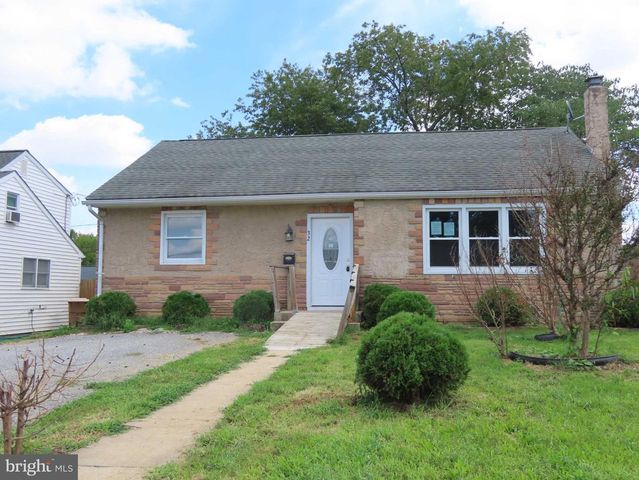 32 PAUL RD, New Castle, DE 19720