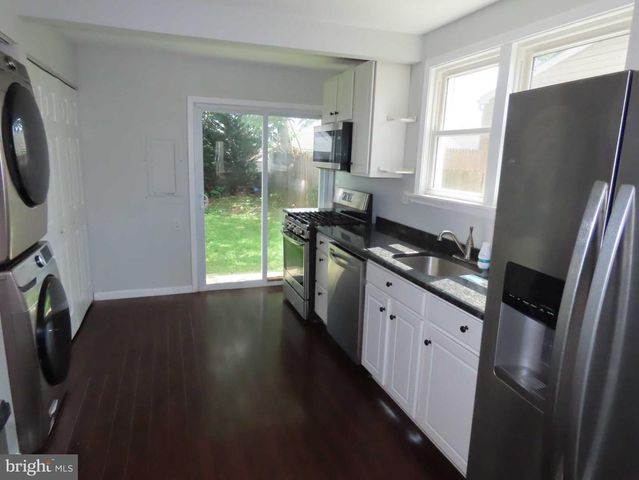 32 PAUL RD, New Castle, DE 19720