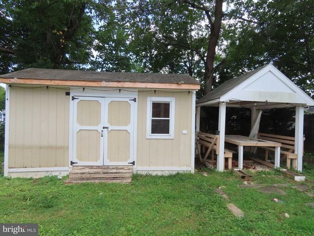 32 PAUL RD, New Castle, DE 19720