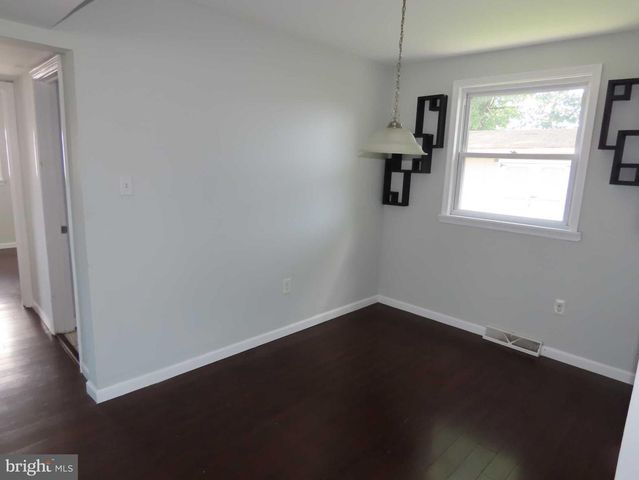 32 PAUL RD, New Castle, DE 19720