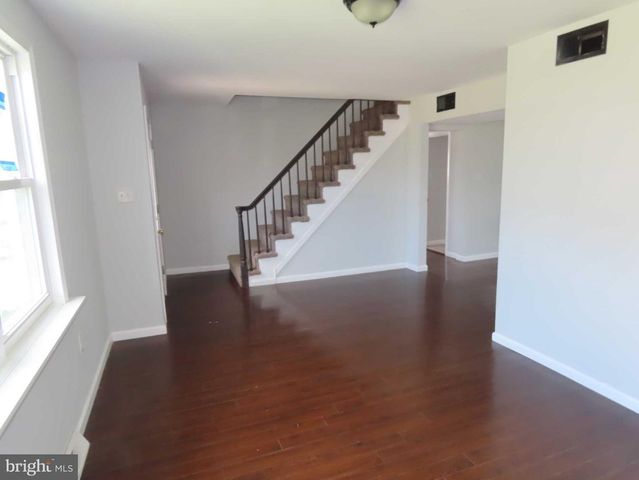 32 PAUL RD, New Castle, DE 19720