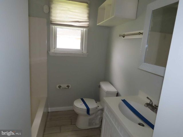 32 PAUL RD, New Castle, DE 19720