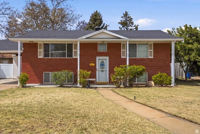 4697 S 2025 W, Roy, UT 84067