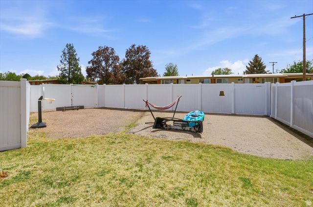 4697 S 2025 W, Roy, UT 84067