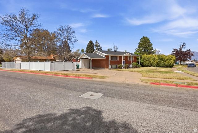 4697 S 2025 W, Roy, UT 84067