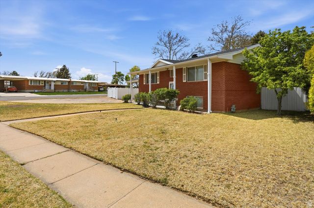 4697 S 2025 W, Roy, UT 84067