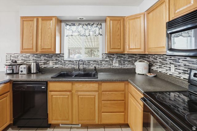 4697 S 2025 W, Roy, UT 84067